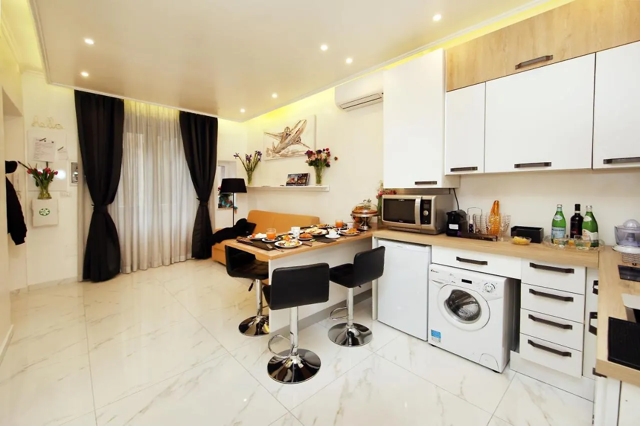 La Maisonnette Tritone Trevi Apartment Řím